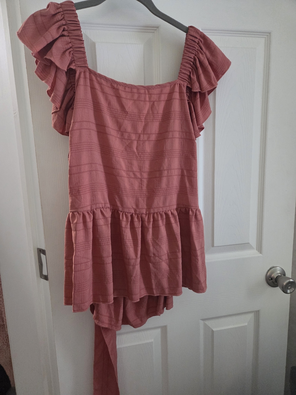 Womens Ruffle Sleeve Peplum Top in Dusty Rose